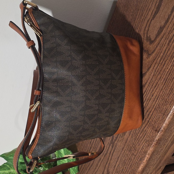 💥💥💥Michael Kors Brown MK Logo Chestnut Leather Accent Shoulder Bag Crossbody - Picture 9 of 16